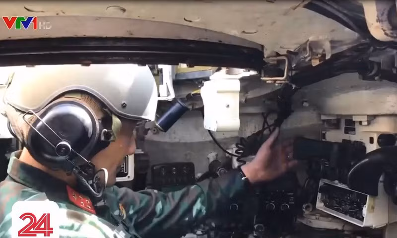 Hệ thống kiểm soát hoả lực TIFCS-3BU bao gồm kính ngắm ảnh nhiệt ngày và đêm, có thể giúp kíp chiến đấu xác định được mục tiêu trong đêm tối một cách dễ dàng và khai hoả chính xác. Nguồn ảnh: VTV.