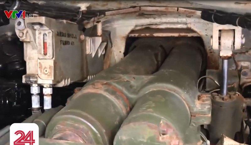 Thêm vào đó, khả năng ổn định kính ngắm cũng cho phép T-54M khai hoả chính xác khi vừa bắn vừa di chuyển. Ngoài hệ thống đo xa, sản phẩm này cũng bao gồm cả các cảm biến tinh vi nhằm tăng cường hiệu quả tiêu diệt mục tiêu khi bắn ở chế độ tự động. Nguồn ảnh: VTV.