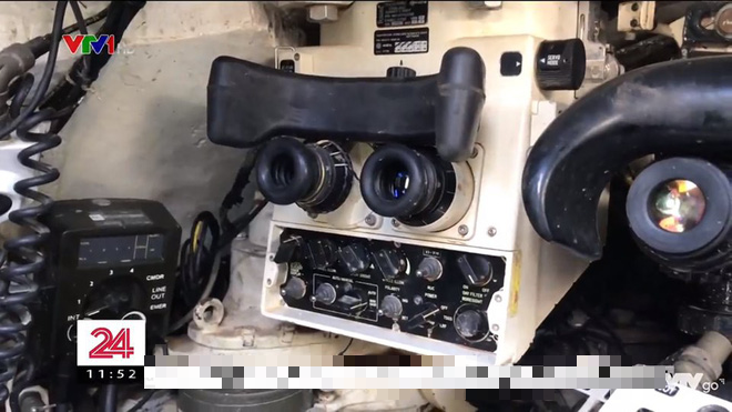 Theo đó, những hình ảnh cận cảnh về hệ thống ngắm của chiếc xe tăng T-54M đã được lộ diện. Căn cứ vào những hình ảnh này, có thể khẳng định đây là hệ thống ngắm TSGS-54BU do Tây Ban Nha sản xuất. Nguồn ảnh: VTV.