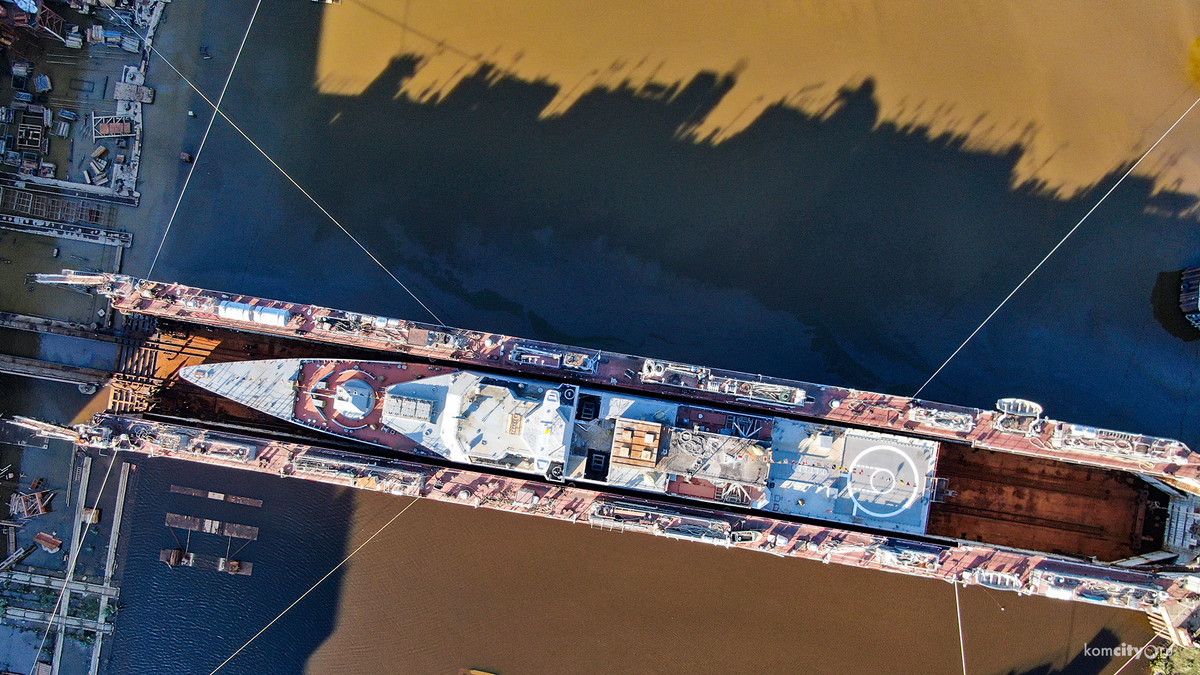 Tàu được vũ trang với hải pháo 100mm hoặc 130mm tuỳ từng tàu, một tổ hợp pháo cao tốc Kashtan, 2x4 ống phóng tên lửa Kh-35, 12 giếng phóng tên lửa thẳng đứng, 2 pháo cao tốc AK-630 và 2x4 ống ngư lôi cỡ 330mm. Nguồn ảnh: Livejournal.