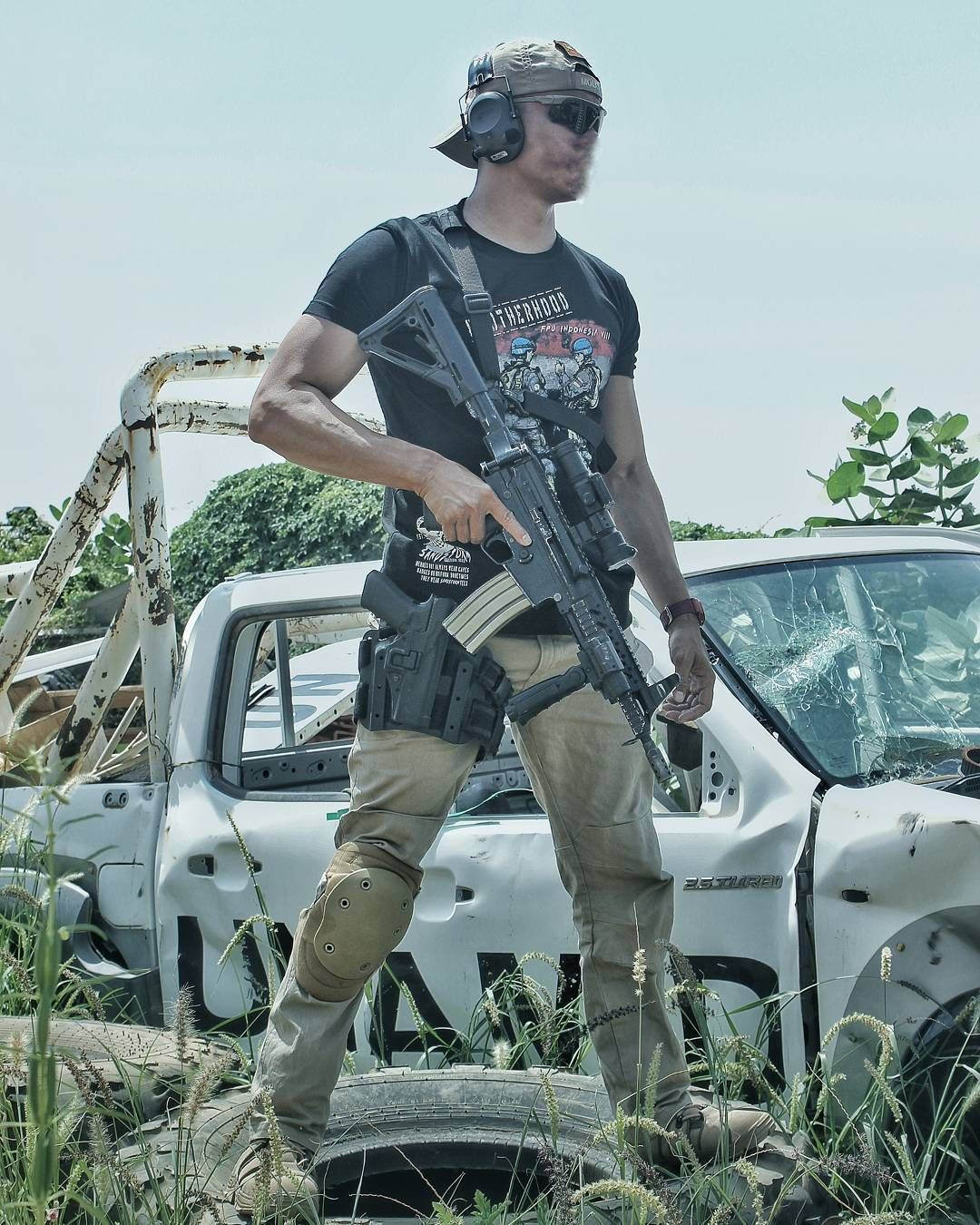 Phiên bản thứ ba của khẩu súng này là Pandad SS2-V4 với việc loại bỏ tay cầm ở gáy súng, thay vào đó là đường ray kỹ thuật cho phép người lính gắn các phụ kiện như kính ngắm vào vị trí này. Phiên bản này chỉ được trang bị cho đặc nhiệm Indonesia và súng cũng không có hệ thống ngắm điểm ruồi. Nguồn ảnh: Wikicommons.