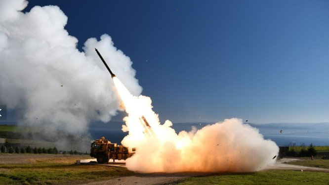 Mặc dù vậy, về cơ bản việc phát triển vũ khí hạt nhân không phải là điều đơn giản, chắc chắn nếu cố gắng phát triển vũ khí hạt nhân khi không được cho phép, Thổ Nhĩ Kỳ sẽ chịu chung số phận bị cấm vận giống với Iran và Triều Tiên - vấn đề là liệu Ankara có dám bất chấp cấm vận để được "ngồi chung mâm" với những ông lớn hạt nhân trong tương lai hay không. Nguồn ảnh: QQ.