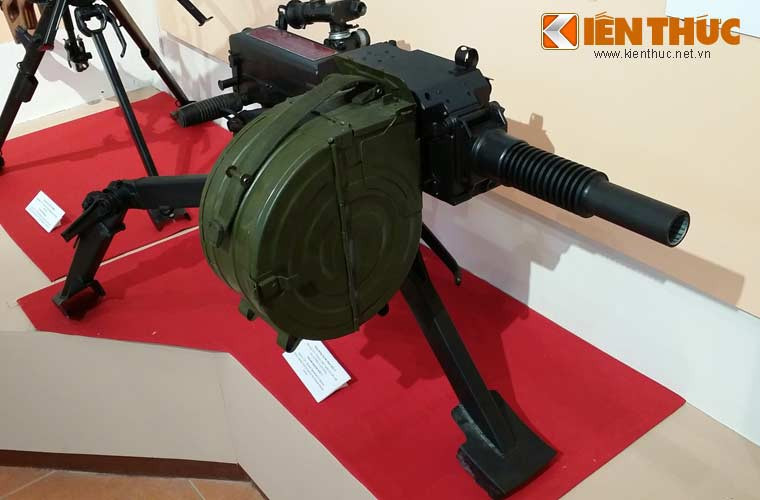 Toàn bộ khẩu súng này có trọng lượng 31 kg - khá lớn so với thể hình của người Việt Nam nhưng vẫn hoàn toàn có thể cơ động được ở mức khá trên chiến trường.