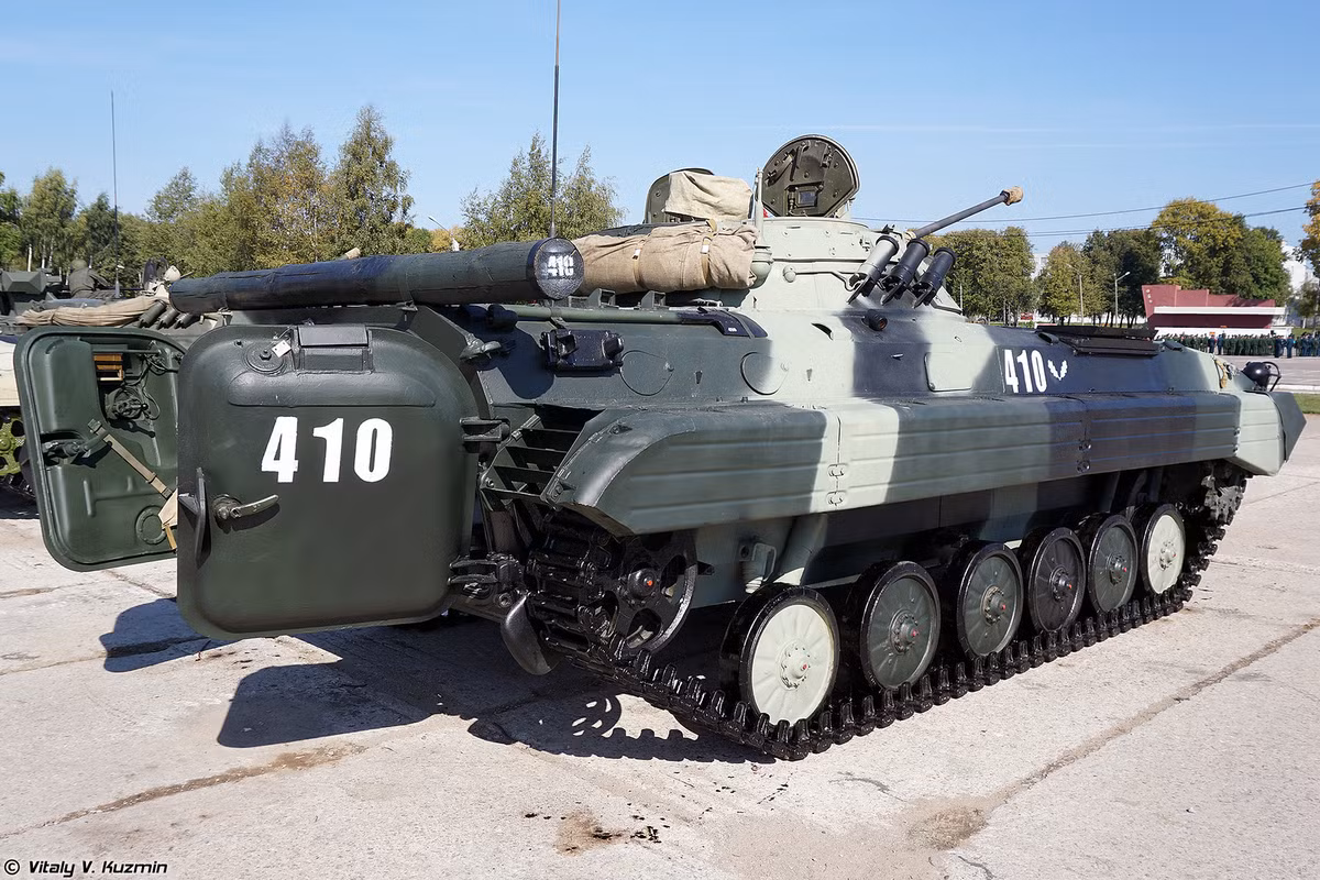 Xe chiến đấu bộ binh BMP-2 - một trong những loại xe chiến đấu phổ biến nhất của Nga từng được Liên Xô sản xuất từ những năm cuối thập niên 80- để thay thế cho phiên bản BMP-1. Nguồn ảnh: Vitaly.