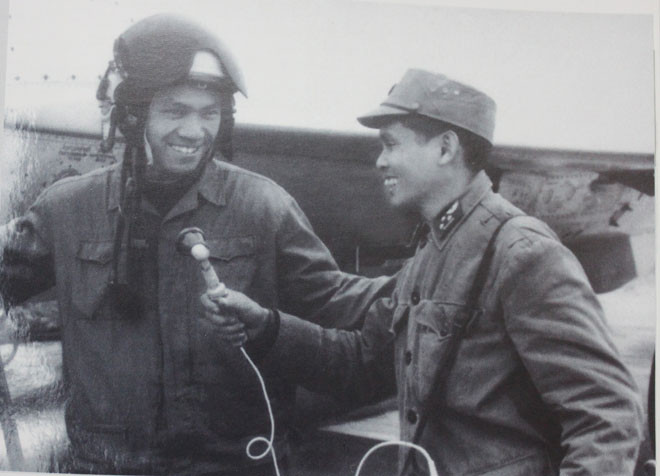 Cùng thành tích với chiến công hạ được tổng cộng 6 máy bay địch còn có phi công Nguyễn Tiến Sâm với chiếc tiêm kích MiG-21 của mình. Nguồn ảnh: TL.