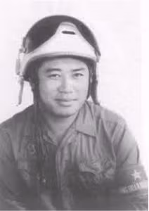 Phi công tiếp theo được Ace trong chiến tranh Việt Nam với thành tích bắn hạ 7 chiến đấu cơ đối phương bằng tiêm kích MiG-21, trong đó có 1 chiếc F-4C và 2 chiếc F-4E đó là Đặng Ngọc Ngự. Nguồn ảnh: TL.