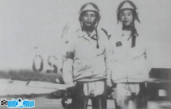 Cùng thành tích với Nguyễn Đức Soát còn có Nguyễn Ngọc Độ. Phi công Nguyễn Ngọc Độ cũng hạ được 6 máy bay địch với chiếc tiêm kich MiG-21 của mình. Nguồn ảnh: TL.