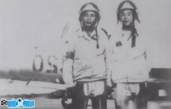 Cùng thành tích với Nguyễn Đức Soát còn có Nguyễn Ngọc Độ. Phi công Nguyễn Ngọc Độ cũng hạ được 6 máy bay địch với chiếc tiêm kich MiG-21 của mình. Nguồn ảnh: TL.