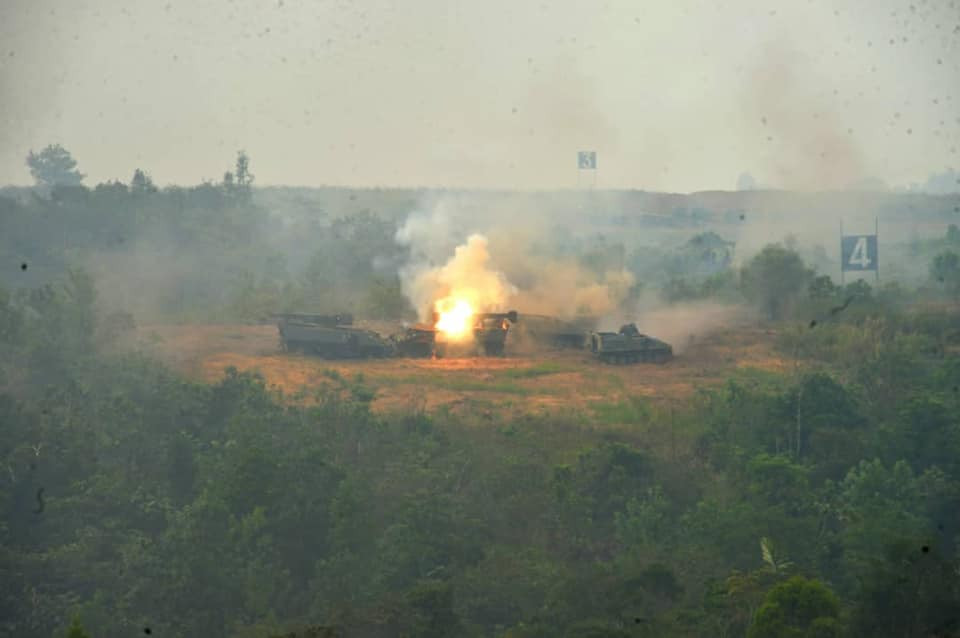 Mục tiêu của cuộc tập trận là các loại xe thiết giáp, xe bọc thép hết niên chế. Nguồn ảnh: Tentera Darat Malaysia.