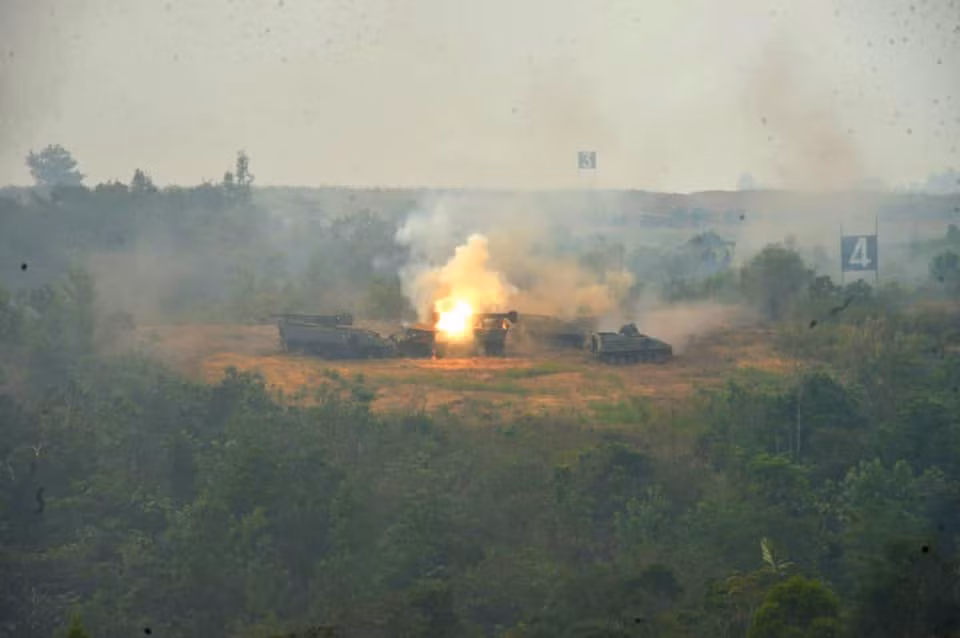 Mục tiêu của cuộc tập trận là các loại xe thiết giáp, xe bọc thép hết niên chế. Nguồn ảnh: Tentera Darat Malaysia.