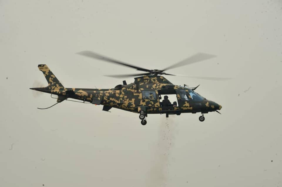Trực thăng Agusta A109 do Italia kết hợp nghiên cứu và sản xuất với Anh Quốc, đây là loại trực thăng chuyên dụng được thiết kế cho nhiệm vụ do thám nhưng Malaysia đã mua 10 chiếc và trang bị thêm cho chúng hoả lực pháo 20mm cùng pháo phản lực. Nguồn ảnh: Tentera Darat Malaysia.