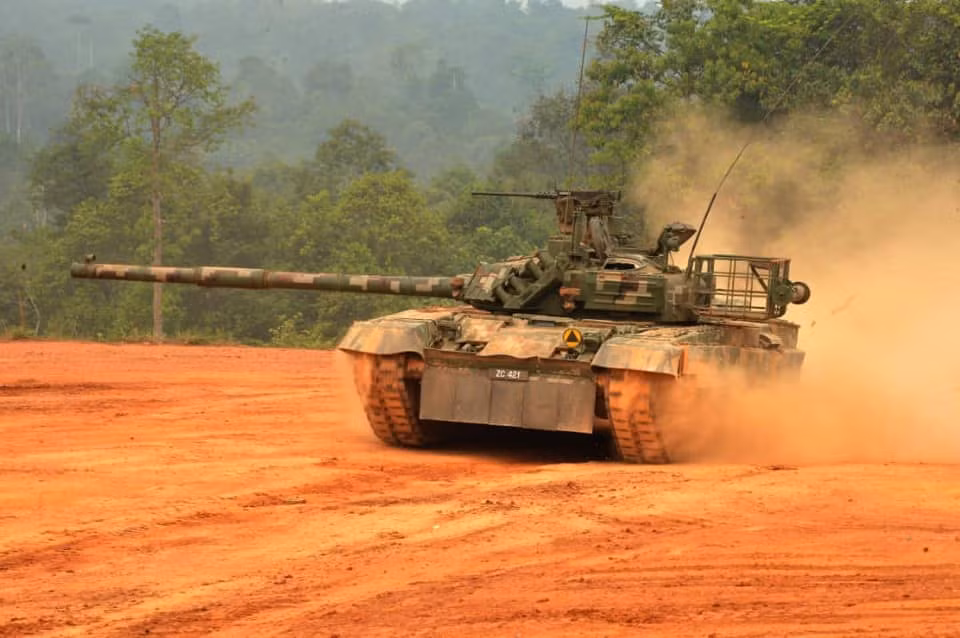 Kèm theo đó là việc nâng cấp hệ thống nòng pháo, sử dụng nòng pháo chính cỡ 125mm loại 2A46MS. Nguồn ảnh: Tentera Darat Malaysia.