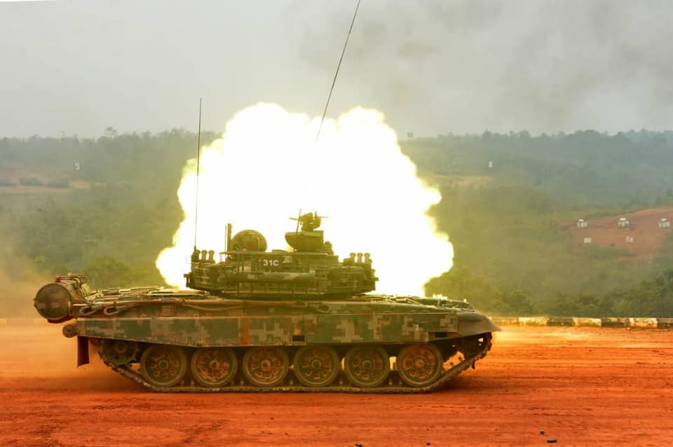 Loại xe tăng chủ lực duy nhất hiện đang phục vụ trong biên chế của lục quân Malaysia, đây là loại xe bọc thép PT-91M Pendekar do Ba Lan sản xuất. Nguồn ảnh: Tentera Darat Malaysia.