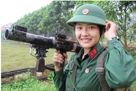 Theo thống kê, tỷ lệ cán bộ, quân nhân nữ phục vụ trong Quân đội Nhân dân Việt Nam tính tới năm 2018 là 2,67%, trong đó tỷ lệ nữ đảng viên tham gia cấp uỷ các cấp đạt 2,57%. Nguồn ảnh: Pinterest.