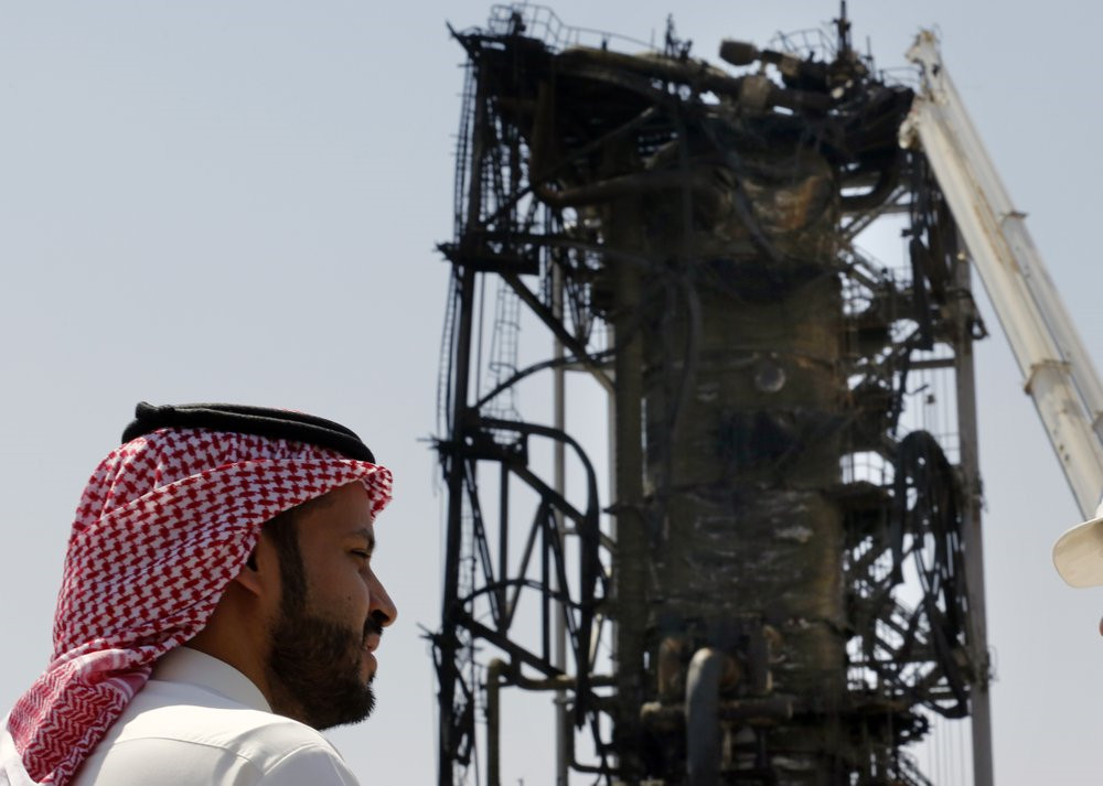 Saudi Arabia đang tìm cách tìm kiếm sự đồng thuận quốc tế trước phiên họp Đại hội đồng Liên Hợp Quốc diễn ra vào tuần tới, Riyadh tuyên bố vụ tấn công hôm 14/9 "không còn nghi ngờ gì nữa là được hậu thuẫn bởi Iran". Washington thì cáo buộc thẳng thừng Tehran đứng sau vụ việc. Ảnh: AP.