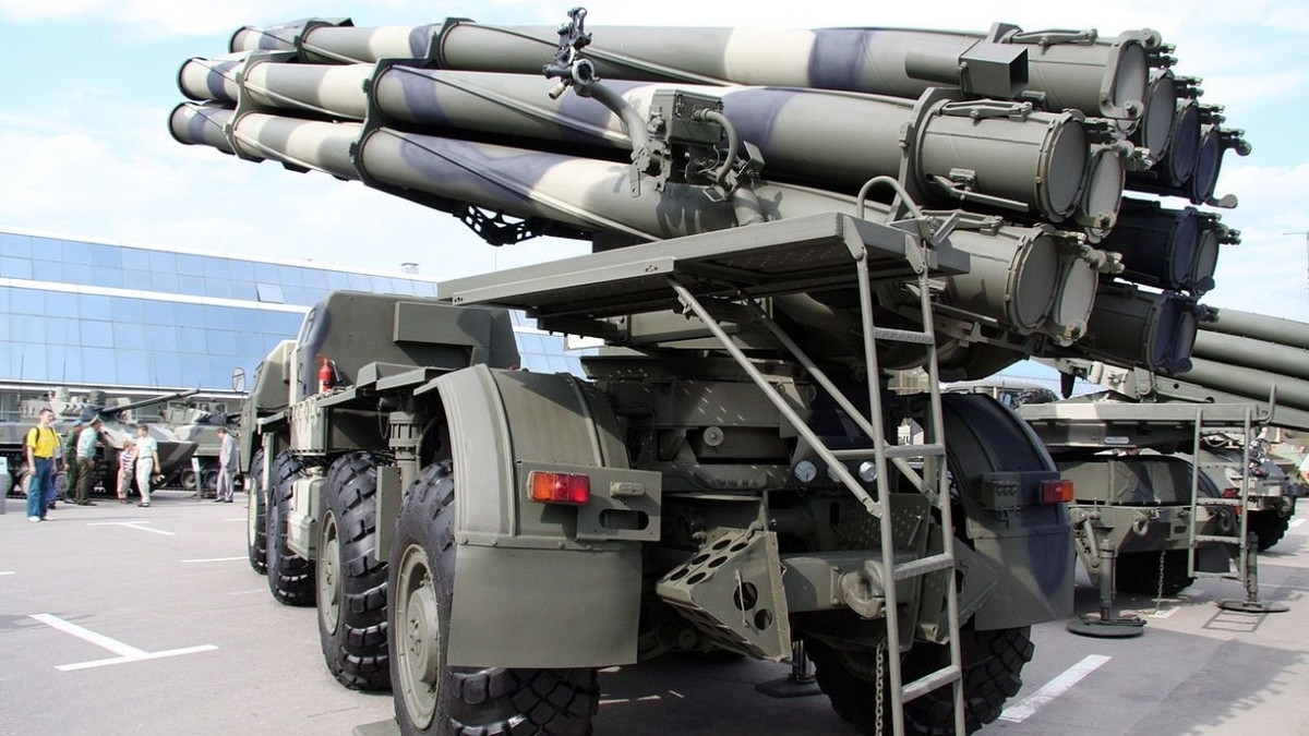 Mặc dù có tầm bắn xa hơn, độ chính xác cao hơn nhưng bản thân Tornado-S mới chỉ được phê chuẩn đưa vào sản xuất hàng loạt từ năm 2016 và tới nay vẫn chưa thể xuất hiện với số lượng lớn trên chiến trường được. Nguồn ảnh: Rumil.