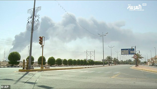 Thậm chí phía Mỹ còn đưa ra nhận định ban đầu về vụ việc và đặt giả thiết rằng nhiều khả năng, vụ tấn công được thực hiện bằng tên lửa hành trình phóng đi từ Iraq hoặc Iran chứ không phải là do máy bay không người lái cảm từ phòng đi từ Yemen. Nguồn ảnh: Dailymail.