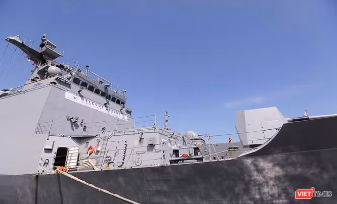 Về trang bị vũ khí, tàu ROKS Munmu The Great được trang bị vũ khí chính bao gồm một khẩu hải pháo 5 inch tương đương 127mm với chiều dài nòng pháo dài gấp 62 lần đường kính nòng. Nguồn ảnh: Viettimes.