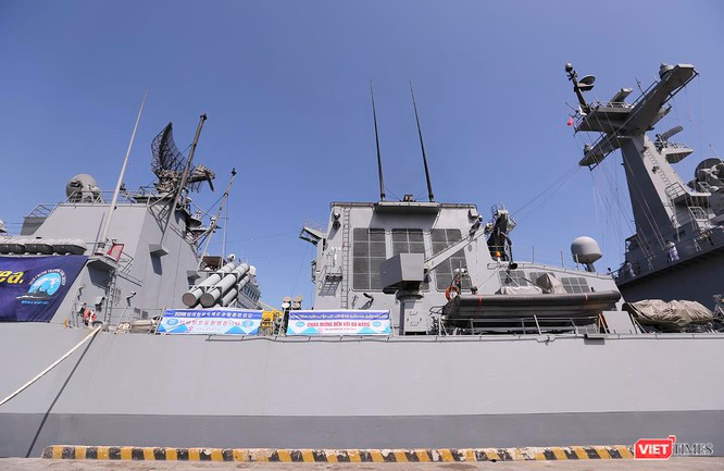 Đây là loại tên lửa đối hạm do Hàn Quốc tự phát triển, bắt đầu được đưa vào phục vụ trong biên chế hải quân nước này từ năm 2004 tới nay. Mỗi quả tên lửa SSM-700K có tầm bắn tối đa 150 km, tốc độ 1013 km/h và có trọng lượng 718 kg. Nguồn ảnh: Viettimes.