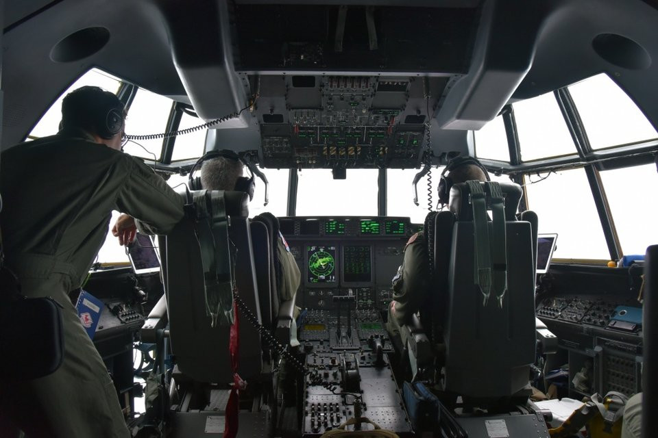 Từ những thông tin khí tượng được đo trực tiếp từ bên trong cơn bão, quân đội Mỹ có thể xác định được chính xác hướng đi, cường độ và khả năng gây hại của từng cơ bão một cách cụ thể nhất. Nguồn ảnh: BI.