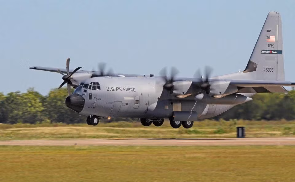 Được xây dựng dựa trên khung thân cơ bản của vận tải cơ C-130, WC-130 có chiều dài 29,79 mét, sải cánh rộng 40,41 mét và có trọng lượng cất cánh tối đa 70.310 kg. Nguồn ảnh: BI.