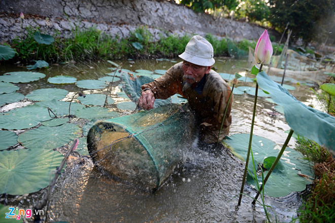 Chỉ ba ngày sau trên bầu trời Võ Nhai, ông Bảy lại một lần nữa xông thẳng vào đội hình máy bay địch, bắn hạ một chiếc F-4C - loại máy bay hiện đại hơn nhiều lần MiG-17 mà phi công Nguyễn Văn Bảy đang sử dụng khi đó. Nguồn ảnh: Zingnews.