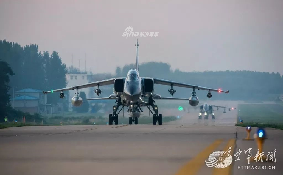 Chiếc tiêm kích - bom này của không quân Trung Quốc có khả năng vươn tới độ cao tối đa 16.000 mét nhưng được coi là có độ cơ động chỉ ở mức trung bình. Nguồn ảnh: 81CN.