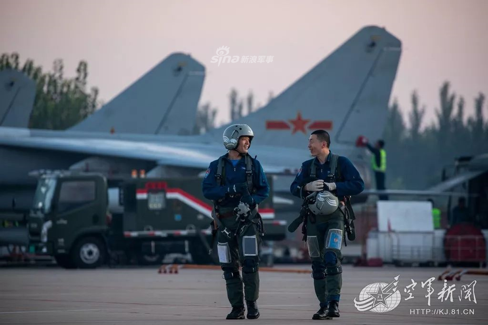 JH-7 có khả năng mang theo gần như mọi loại vũ khí hiện đang được sử dụng không quân Trung Quốc, trong đó bao gồm nhiều loại tên lửa không đối không, các loại tên lửa đối hải, tên lửa đối đất, bom hoặc thậm chí là cả tên lửa chống bức xạ. Nguồn ảnh: 81CN.