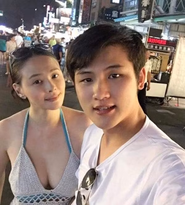 Trong khi sự nghiệp vẫn chưa ổn định sau scandal nghiện ma túy, đời tư Tiêu Thục Thận trở thành "miếng mồi ngon" của giới truyền thông khi cô công khai hẹn hò với Lương Hiên An - một tài xế Uber kém người đẹp 15 tuổi, từng có một đời vợ.