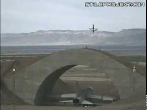 Bom phá boong-ke có thiết kế đặc biệt với ngồi nổ chậm, sơ tốc nhanh và đặc biệt có khả năng xuyên sâu xuống trong lòng đất. Mặc dù có nhiều kiểu ngòi nổ khác nhau, tuy nhiên phần lớn bom phá boong-ke thường sử dụng ngòi nổ cảm ứng, sẽ tự động phát nổ ngay khi bom gặp khoảng không trong lúc đang xuyên lòng đất. Nguồn ảnh: QQ.