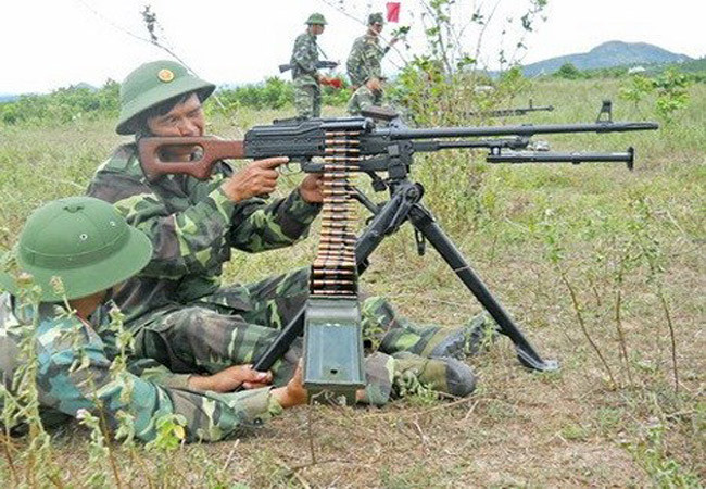 Khẩu súng máy đa năng này được thiết kế bởi Liên Xô từ năm 1961 và tới năm 1969, nó bắt đầu được biên chế với số lượng lớn cho Hồng Quân. Hiện nay, khẩu súng máy này đã được sản xuất nội địa tại nhà máy Z111 của Việt Nam. Nguồn ảnh: Danviet.