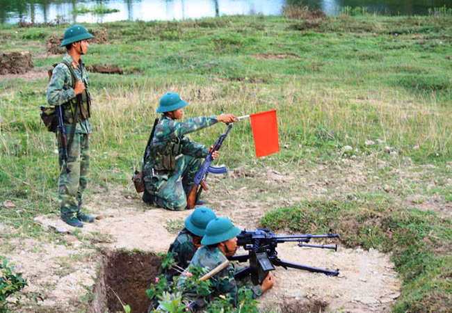 Sử dụng cỡ đạn lớn, tầm bắn xa và uy lực khủng khiếp, khẩu súng máy PKM được coi là một trong những loại hoả lực mạnh nhất của bộ binh Việt Nam hiện tại. Nguồn ảnh: Forces.