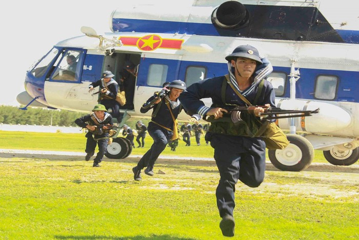 Tiếp đến phải kể đến hai khẩu súng máy hạng nhẹ tiêu chuẩn được Việt Nam sử dụng từ thời chống Mỹ, đó là RPK và RPD. Cả hai khẩu súng máy này đều do Liên Xô thiết kế và được sử dụng trong biên chế của ta từ thời chống Mỹ. Nguồn ảnh: TL.