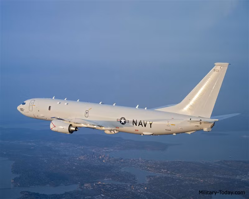 Tốc độ bay tối đa của P-8 Poseidon vào khoảng 900 km/h, tốc độ bay hành trình vào khoảng 800 km/h và có bán kính hoạt động vào khoảng 2222 km hoặc 4 tiếng thực hiện nhiệm vụ bay liên tục. Nguồn ảnh: Navymil.