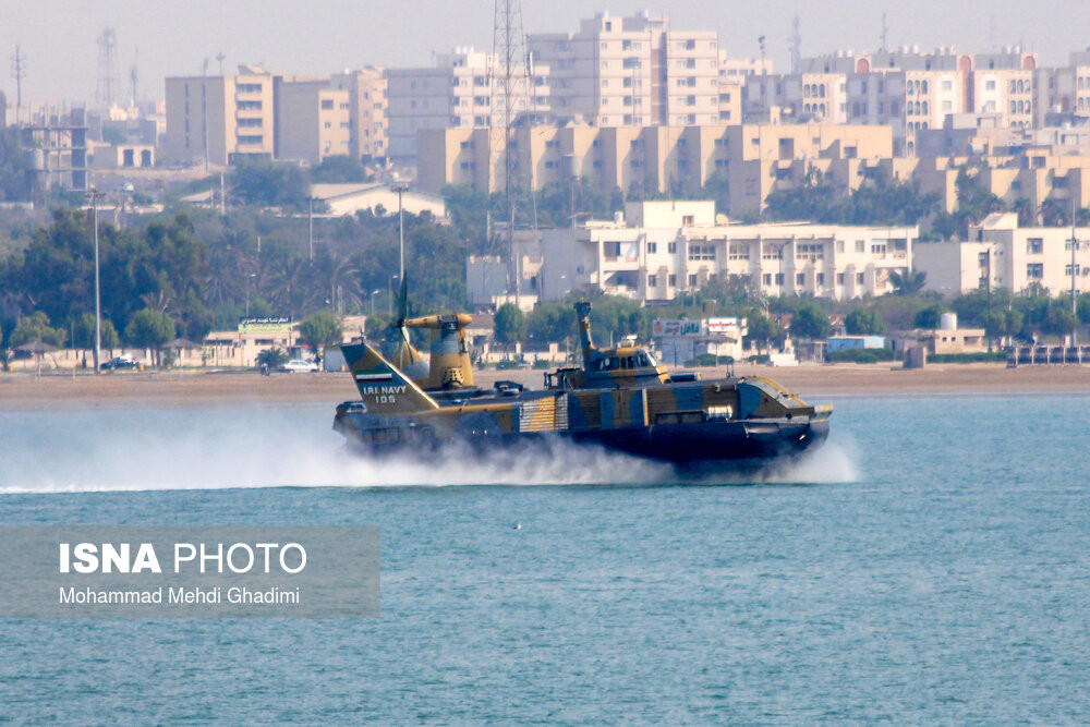 Thậm chí trong Hải quân Iran còn có tàu đệm khí - được sử dụng để vượt qua bãi biển, đổ bộ sâu vào đất liền. Nguồn ảnh: ISNA.