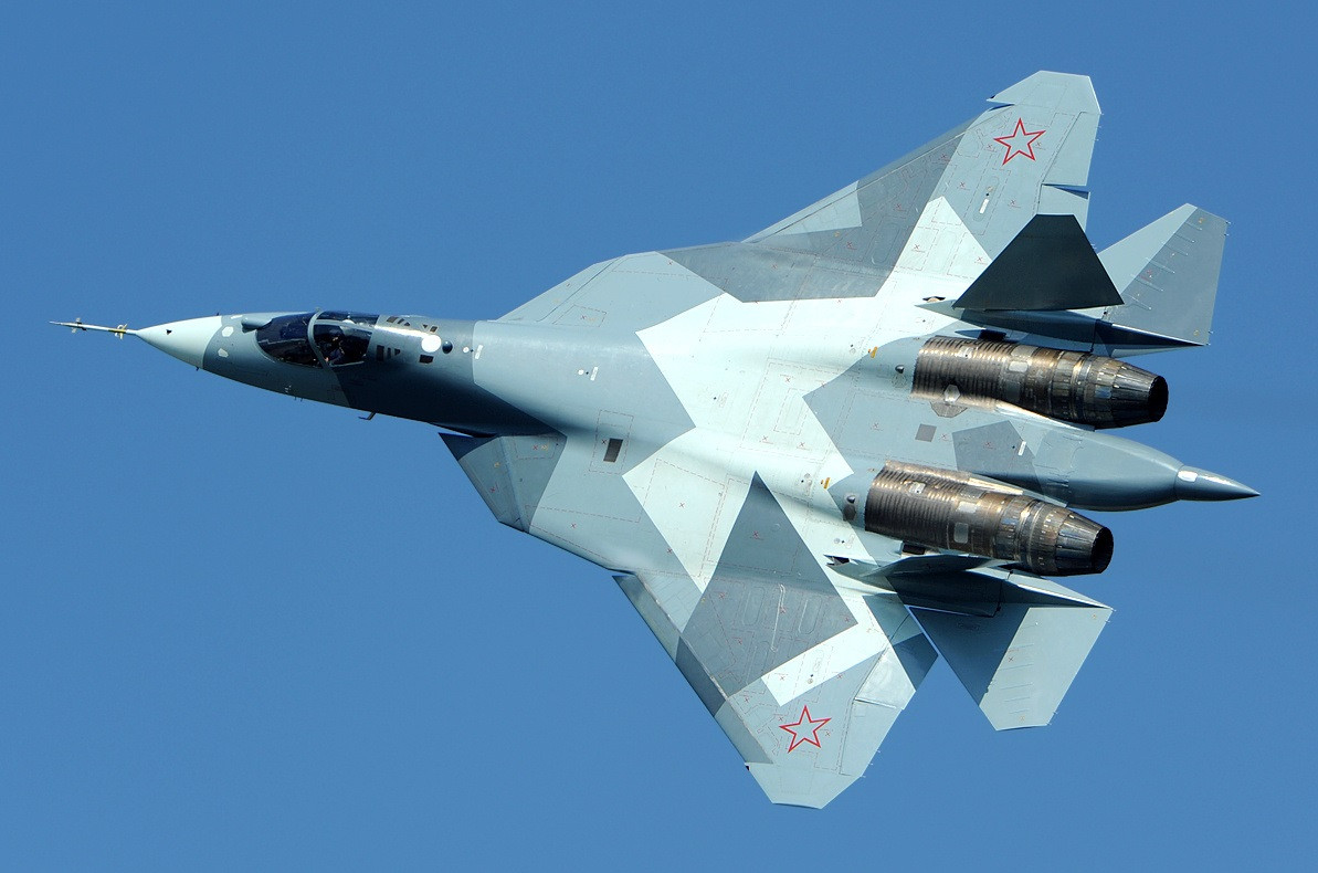 Chuyên gia Lukashevich cho rằng, vấn đề chính mà Su-57 không thể được xếp vào hàng máy bay thế hệ thứ năm là nó sử dụng một động cơ yếu, không cho phép máy bay cơ động ở tốc độ siêu thanh mà không phải bật chế độ đốt sau. Nguồn ảnh: Pinterest.