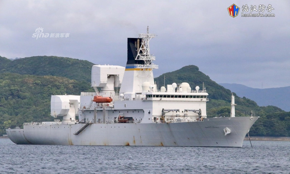 Khác với những tàu vũ trang khác của Hải quân Mỹ thường được mang tiền tố USS, tàu Howard O. Lorenzen lại chỉ mang tiền tố USNS - nghĩa là đây là tàu không vũ trang và nằm trong lực lượng không uỷ nhiệm hay "non-commissioned" của Hải quân Mỹ. Nguồn ảnh: Sina.