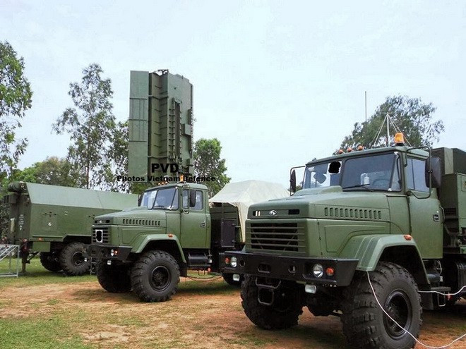 Điều đó có nghĩa, 36D6M1 sẽ hoạt động hiệu quả nhất khi nó được sử dụng kết hợp với những tổ hợp phòng không tầm trung và tầm xa khác, tạo nên tổ hợp phòng thủ đa lớp, đảm bảo bắt bám mục tiêu liên tục ở mọi khoảng cách. Nguồn ảnh: QQ.