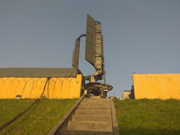 Loại radar này cũng được quảng cáo là có khả năng hoạt động cực kỳ hiệu quả trong trường hợp bị áp chế điện tử nặng. Ngoài ra, 36D6M1 còn được coi là "con mắt thứ ba" bổ sung cho các tổ hợp vũ khí phòng không hiện đại có sẵn. Nguồn ảnh: QQ.