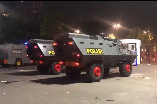 Đây là loại xe bọc thép được Tây Đức chế tạo và sử dụng từ năm 1979 và có tổng cộng bốn phiên bản mang định danh từ SW1 tới SW4. Loại xe này chuyên được sử dụng cho các lực lượng cảnh sát đặc nhiệm chống bạo động. Nguồn ảnh: Asiafootball.