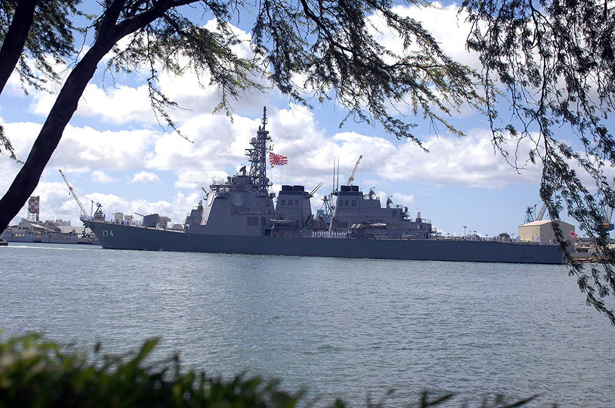 Tàu khu trục Aegis lớp Kongo được trang bị hệ thống động lực kết hợp tuabin khí COGAG (tức là kiểu hệ thống động cơ kết hợp 2 tuabin khí để quay một chân vịt), 4 động cơ tuabin khí Ishikawajima Harima cung cấp lực đẩy cho 2 chân vịt với tổng công suất 100.000 mã lực. Hệ thống động lực này giúp tàu đạt tốc độ tối đa 30 hải lý/giờ (khoảng 54km/h) phạm vi hoạt động 4.500 hải lý. Nguồn ảnh: JSDF.