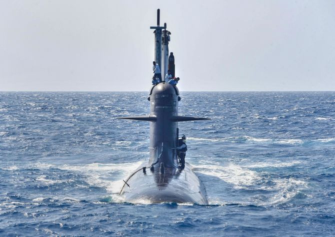 Loại tàu ngầm này có hoả lực bao gồm 6 ống phóng lôi cỡ 533mm với khả năng triển khai được tên lửa chống hạm SM.39 Exocet hoặc tối đa 30 quả thuỷ lôi. Nguồn ảnh: Indiatimes.