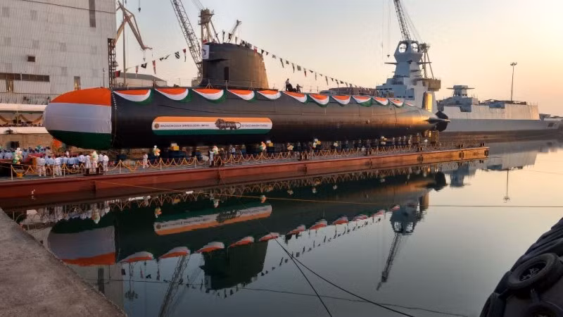 Giống với các tàu ngầm Scorpene, Kalvari được thiết kế để phù hợp với nhiều kiểu nhiệm vụ bao gồm chống tàu mặt nước, chống ngầm, thu thập tin tình báo, đặt thuỷ lôi hoặc tuần tra biển. Nguồn ảnh: Indiatimes.