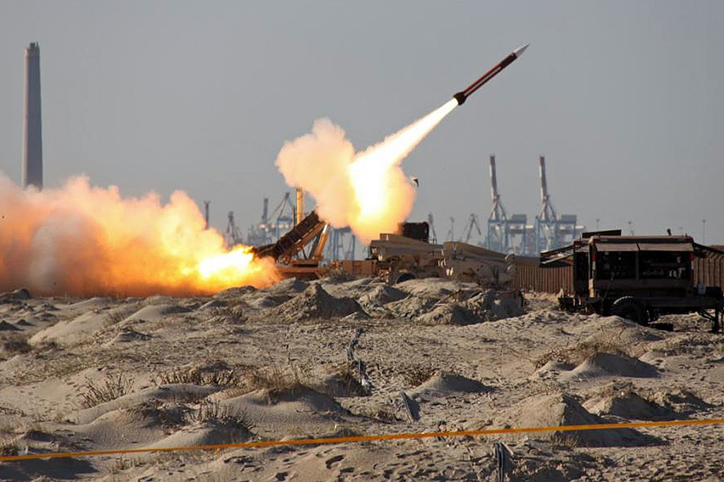 Trên lý thuyết, các tổ hợp Patriot có tầm bắn tối đa lên tới 96km, tiêu diệt được mục tiêu ở cao độ tối đa 24.000 mét và tốc độ tối đa có thể đạt được lên tới Mach 4. Nguồn ảnh: USmil.