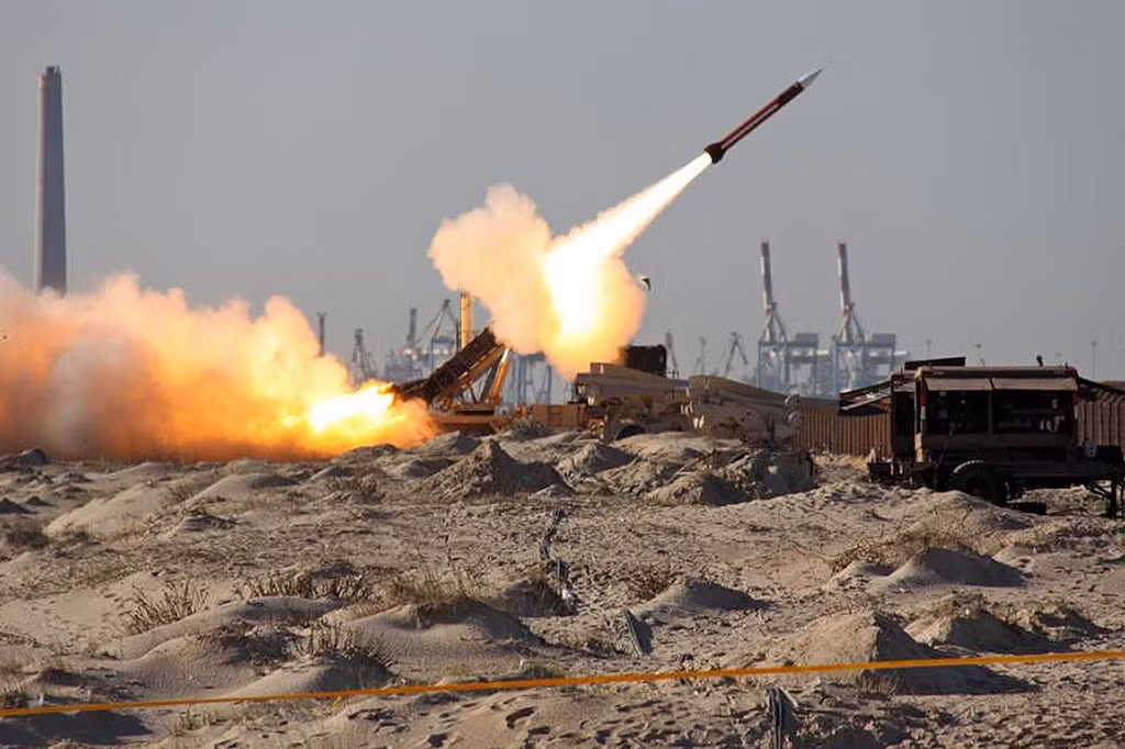 Trên lý thuyết, các tổ hợp Patriot có tầm bắn tối đa lên tới 96km, tiêu diệt được mục tiêu ở cao độ tối đa 24.000 mét và tốc độ tối đa có thể đạt được lên tới Mach 4. Nguồn ảnh: USmil.