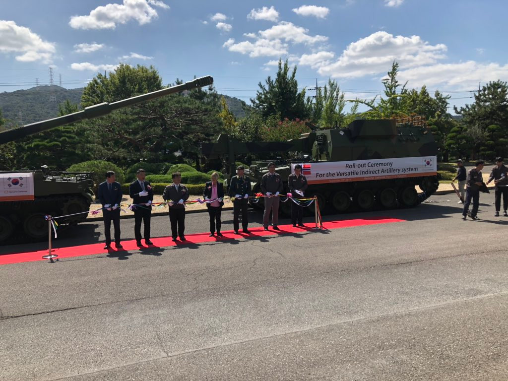 Khẩu pháo tự hành K9 Thunder đầu tiên do Na Uy tự lắp ráp dựa trên công nghệ do Hàn Quốc chuyển giao cùng với phương tiện hỗ trợ, cứu hộ K10 được thiết kế riêng biệt cho K9. Nguồn ảnh: Livejounal.