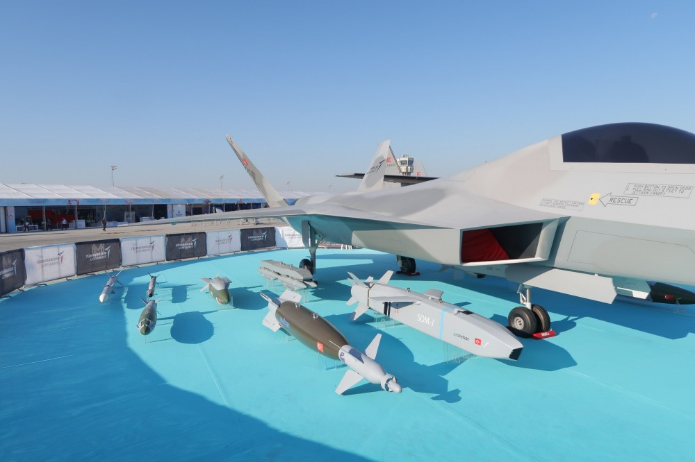 Máy bay có thiết kế khá tương đồng với chiến đấu cơ thế hệ năm F-35 do Mỹ sản xuất kèm theo đó là thông số kỹ thuật chi tiết được trưng bày công khai tại triển lãm. Nguồn ảnh: Livejournal.