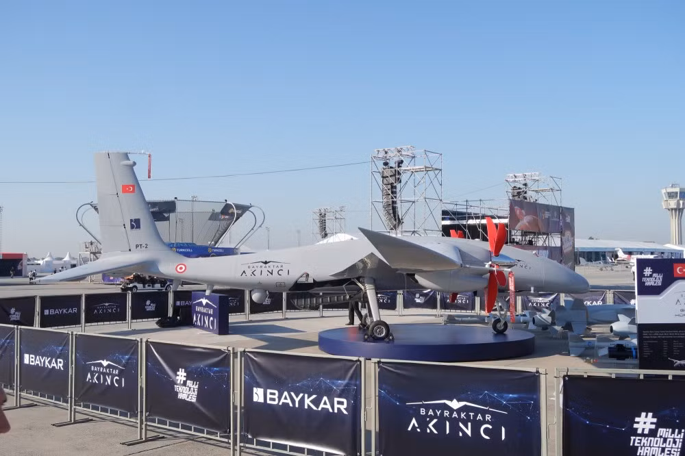 Loại máy bay này có hai phiên bản, một phiên bản được trang bị bốn động cơ mỗi động cơ 450 mã lực hoặc phiên bản hai động cơ mỗi động cơ 750 mã lực. Nguồn ảnh: Livejournal.