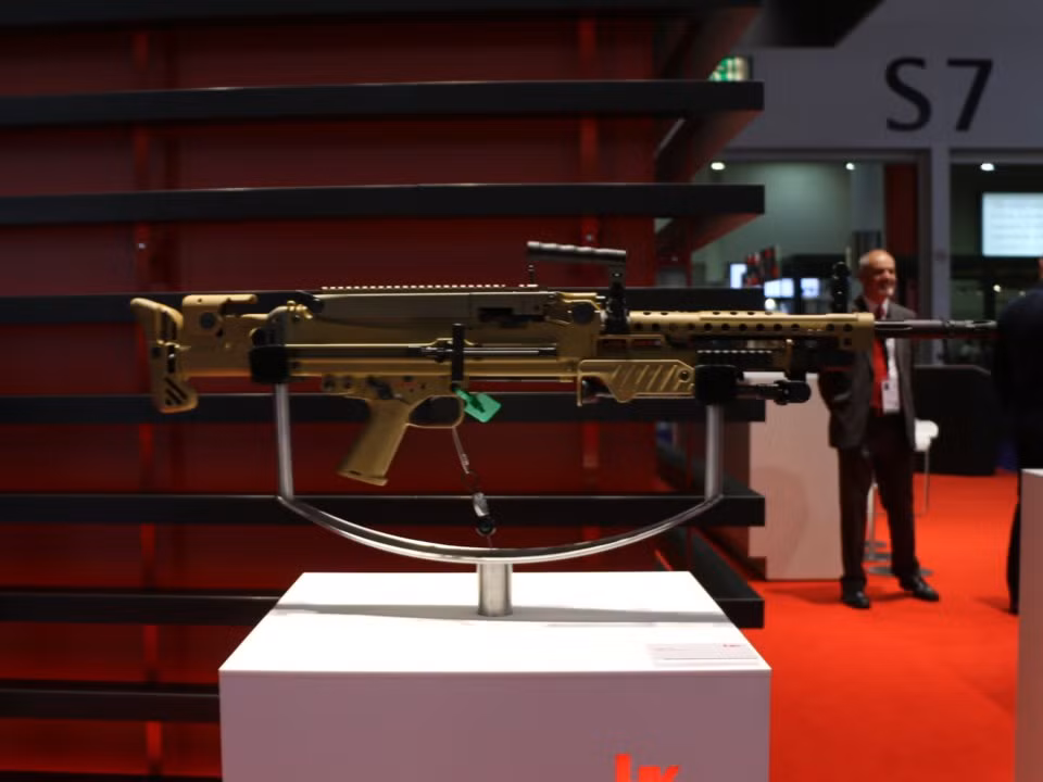 Súng máy hạng nhẹ của hãng Heckler &amp; Kock nổi tiếng của Đức. Nguồn ảnh: BI.