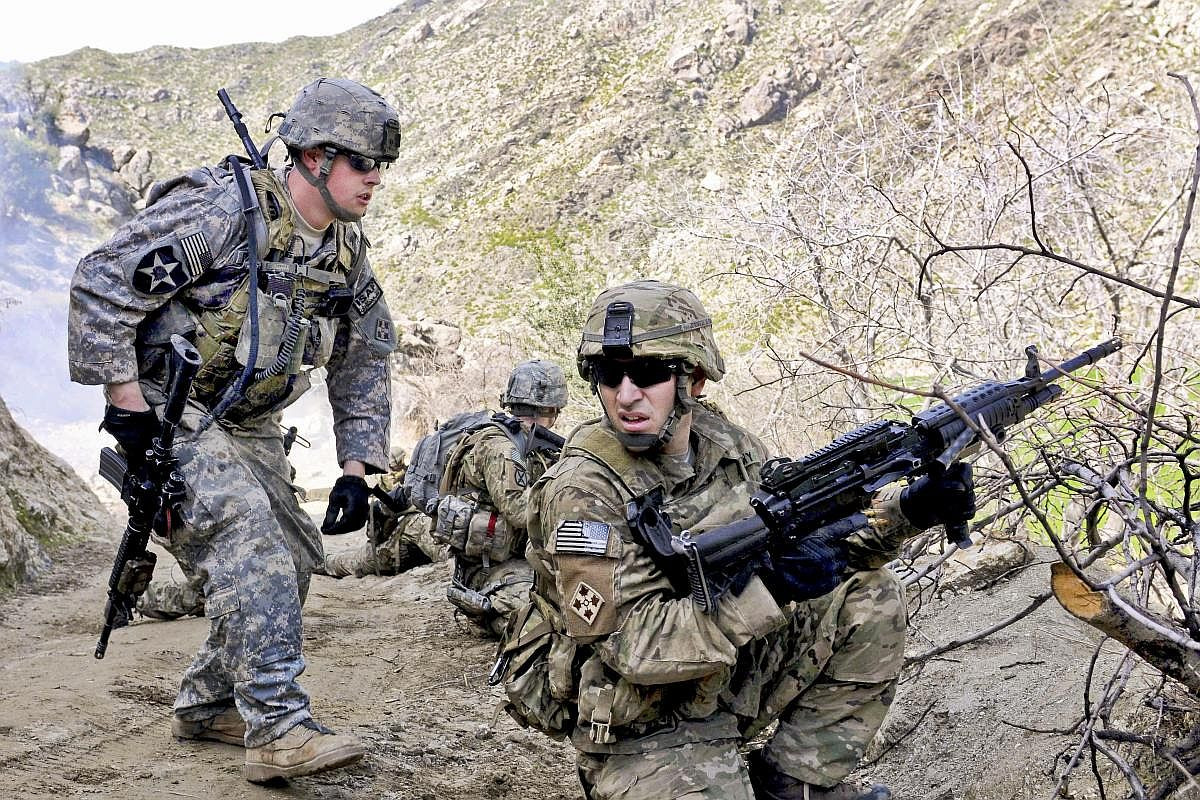 Với người Mỹ, việc rút toàn bộ hiện diện quân sự ra khỏi Afghanistan bao gồm cả việc rút hết các chuyên gia quân sự cùng các nhà thầu quân sự tư nhân ra khỏi đây không khác gì "lời cáo chung" cho chính quyền Afghanistan non trẻ mà Mỹ mới chỉ dựng lên được ít năm. Nguồn ảnh: BI.